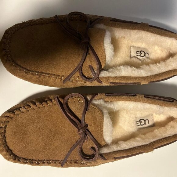 UGG Dakota Slipper for Women  Size US 7 EUR 38- Chestnut Brown Slipper Moccasin - Picture 1 of 3